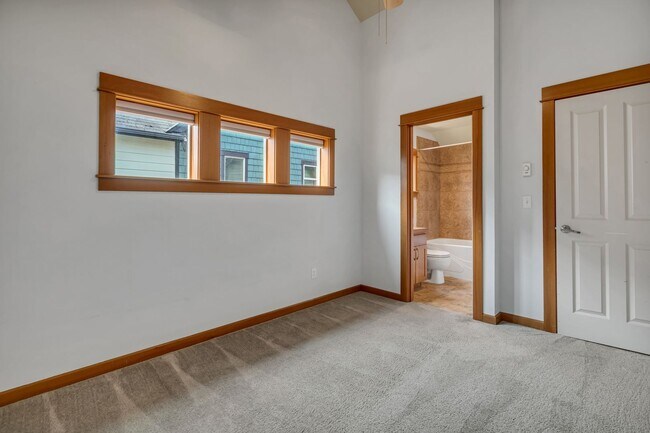 Building Photo - 1721 25th Ave S
