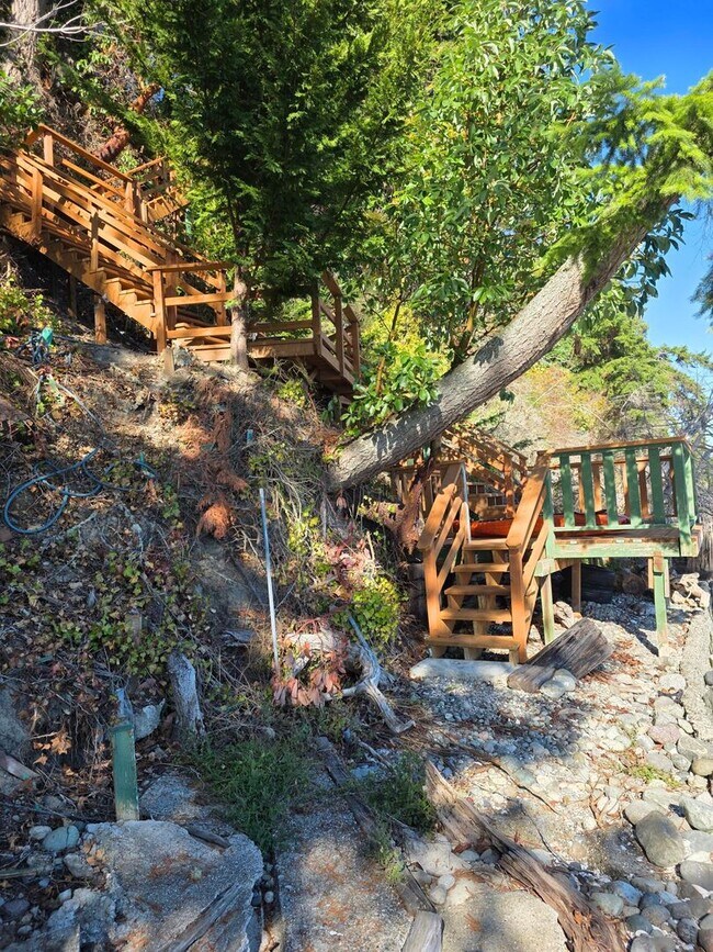 Building Photo - Waterfront Home in Illahee!