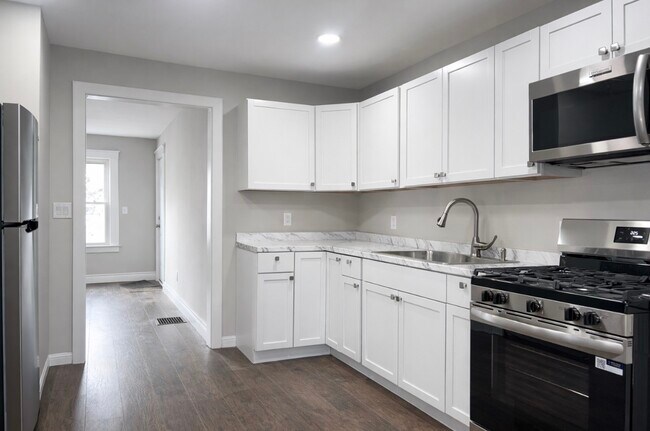 Building Photo - 117 Badger Ave