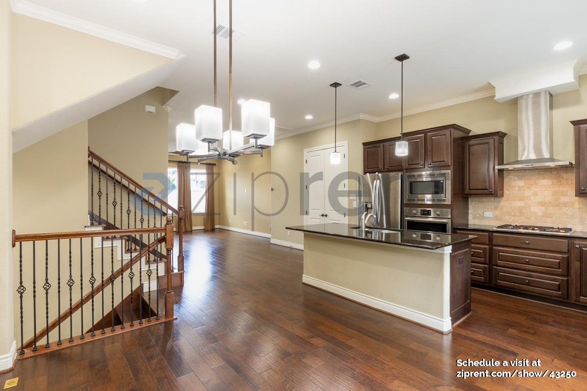 Building Photo - 1025 Highknoll Ln