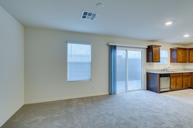 Building Photo - GORGEOUS TOWNHOME*UPGRADED*ALL APPLIANCES*...