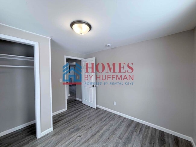 Building Photo - Two bedroom House | Remodeled