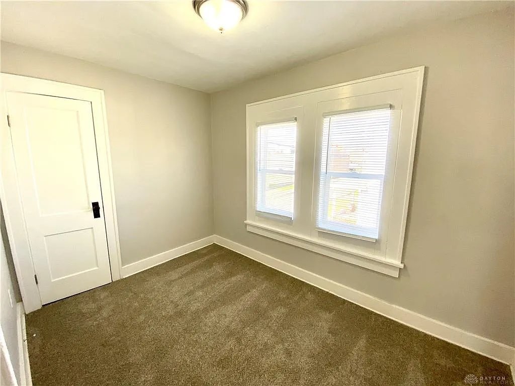 Building Photo - 100 E 3rd St