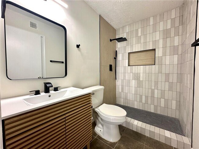 Building Photo - 2301 Huntingdon Chase