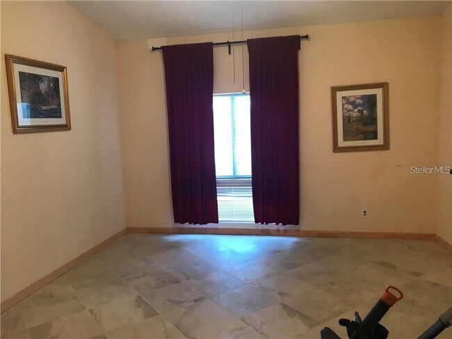 Building Photo - 4559 Lakeway Dr