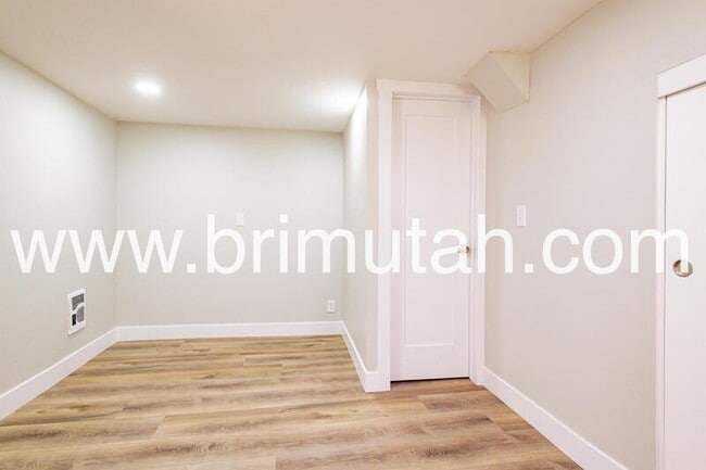 Building Photo - 753 Princeton Ave S