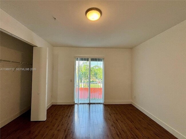 Building Photo - 440 NE 35th Ct