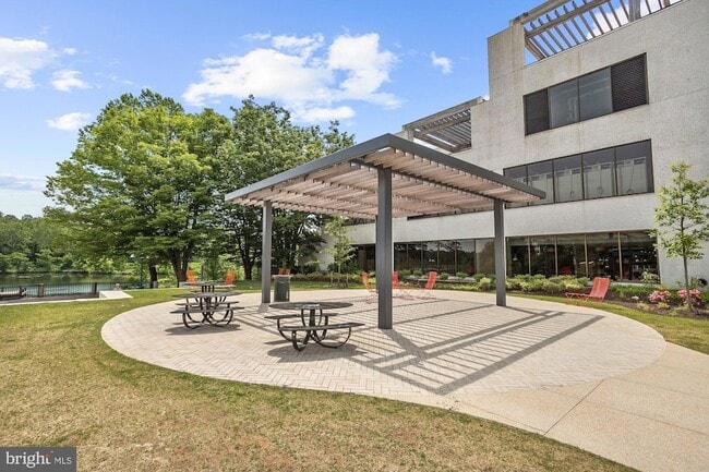 Building Photo - 10706 Symphony Way