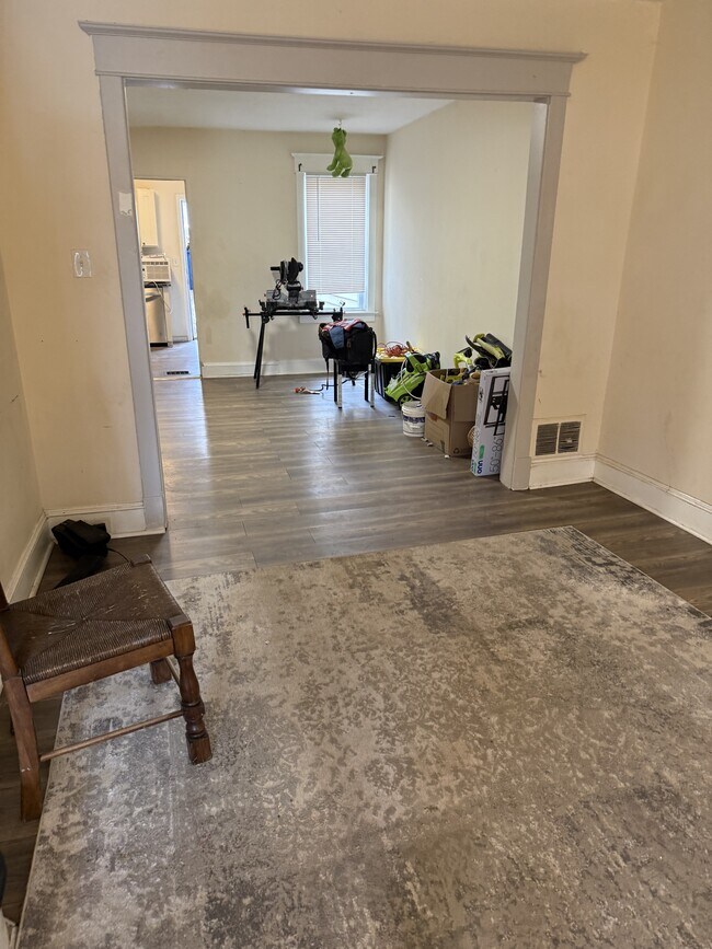 Building Photo - 307 S Logan Ave