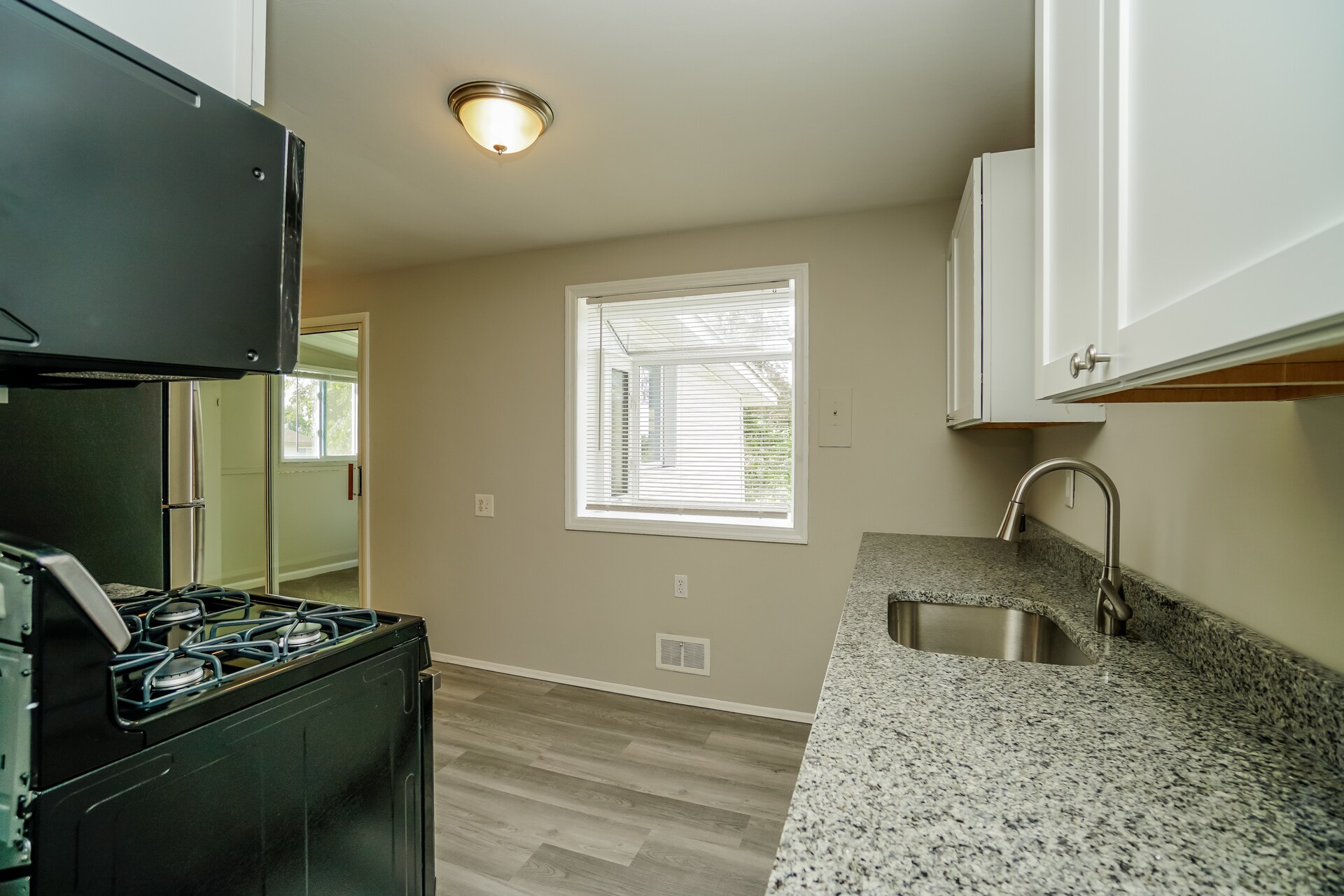 Building Photo - 764 5 Pines Rd