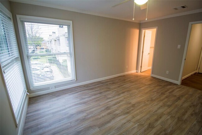 Building Photo - 2300 Augusta Dr