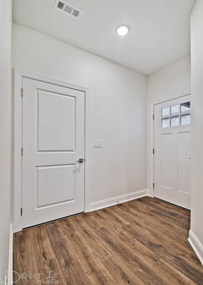 Building Photo - Big Creek Golf Course - 3 Bed 2 Bath Double Garage