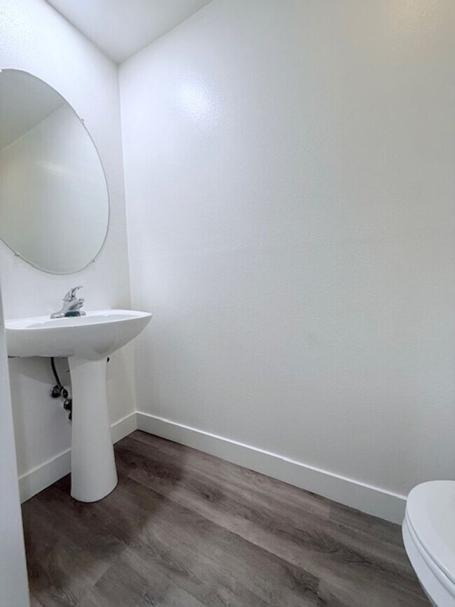 Building Photo - Remodeled 3BD Corner Townhome + Dual Primary Suites + Views | Bella Montana