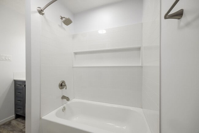 Building Photo - Charming 2 Bedroom/1 Bath Townhome in Henrico ***Available Early September***