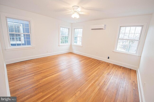 Building Photo - 308 N Division St