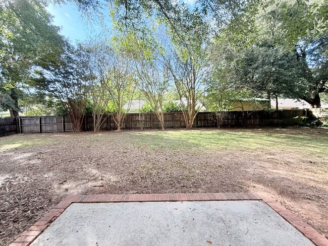 Building Photo - Charming 3-Bedroom Brick Home