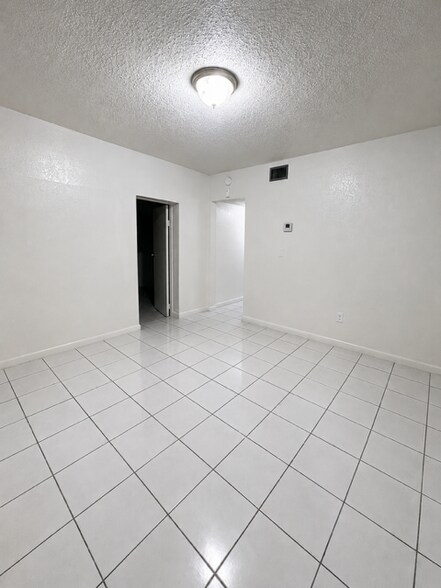 Building Photo - 2573 SW 21st Ave