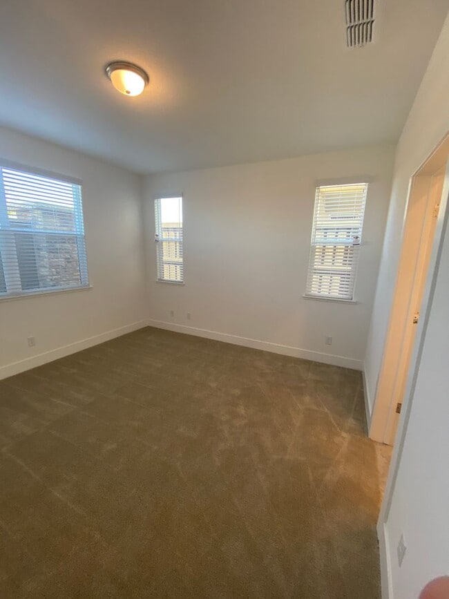 Building Photo - Single Story Home in Whitney Ranch with Ow...