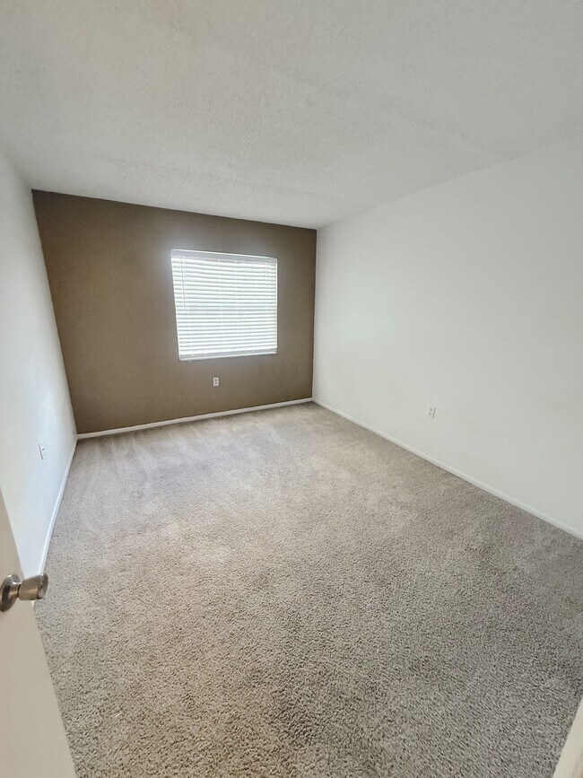 Building Photo - 2515 N Alafaya Trail