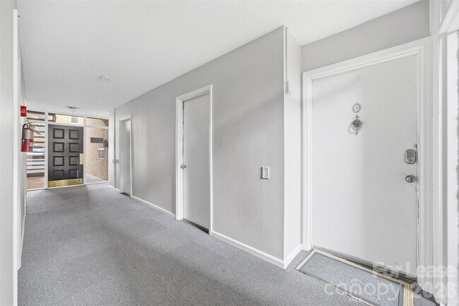 Building Photo - 4739 Hedgemore Dr