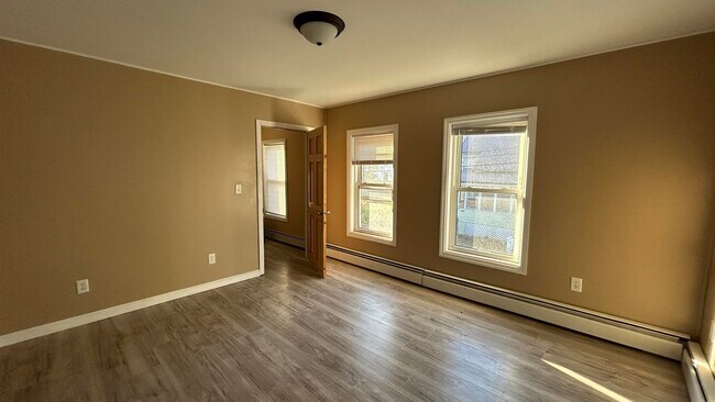 Building Photo - 3 George St