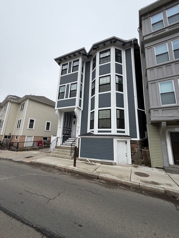 Building Photo - 781 Parker St