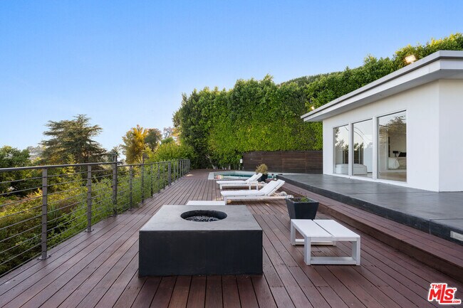 Building Photo - 10134 Angelo View Dr