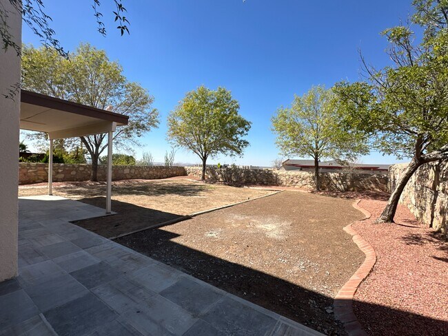 Building Photo - 7461 Plaza Redonda Dr