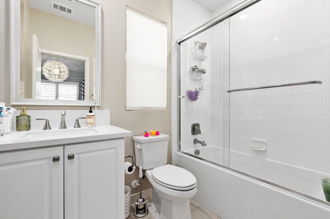 Building Photo - Beautiful 5 bedroom home in Heart of Carme...