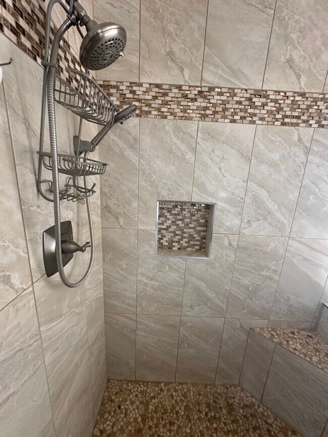 Building Photo - Gorgeous 4 bedroom Scottsdale home with POOL and 3 car garage