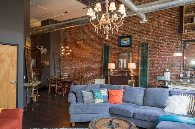 Building Photo - One of a Kind Furnished Condo in the Heart...