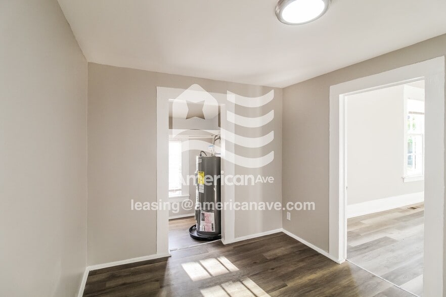 Building Photo - 717 28th St