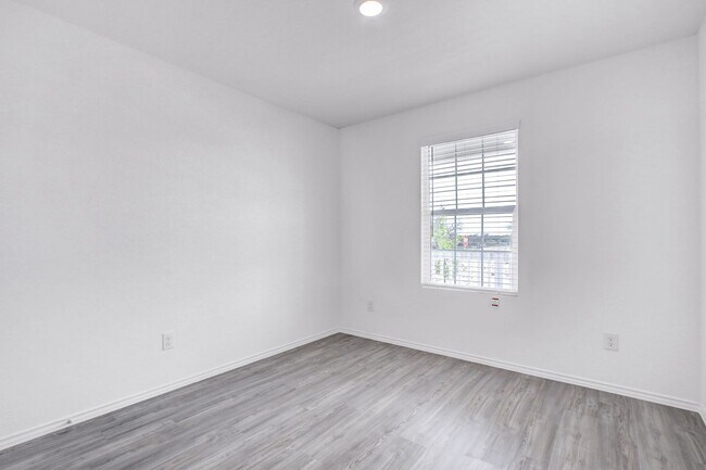 Building Photo - 4 Bedroom Home on Corner Lot in Waterwheel Subdivision