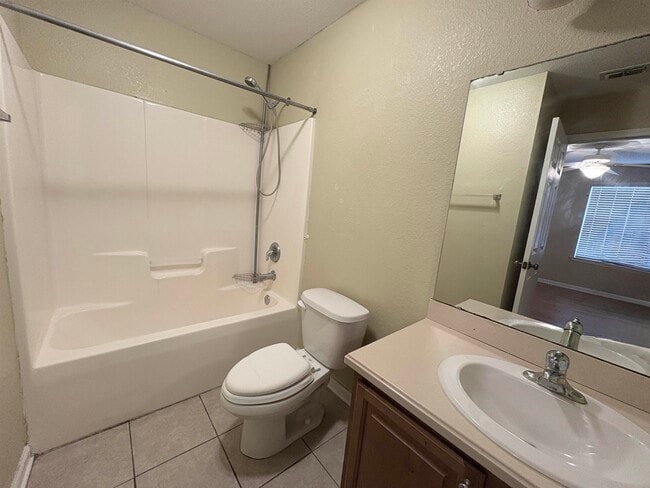 Building Photo - 2370 Quazar Cir