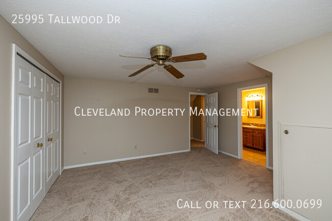 Building Photo - 25995 Tallwood Dr