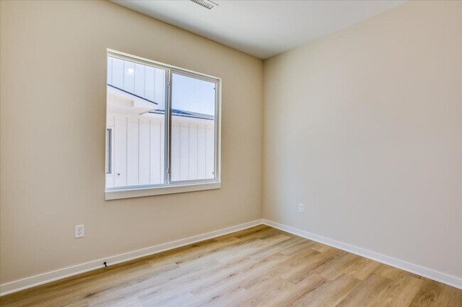 Building Photo - Edgewater Villas-Maxwell Plan