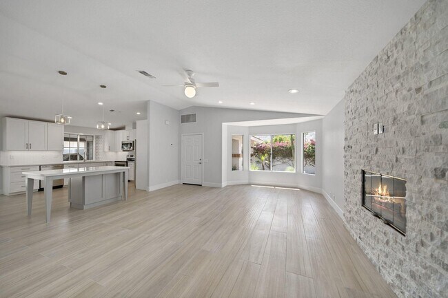 Building Photo - 54140 Avenida Mendoza