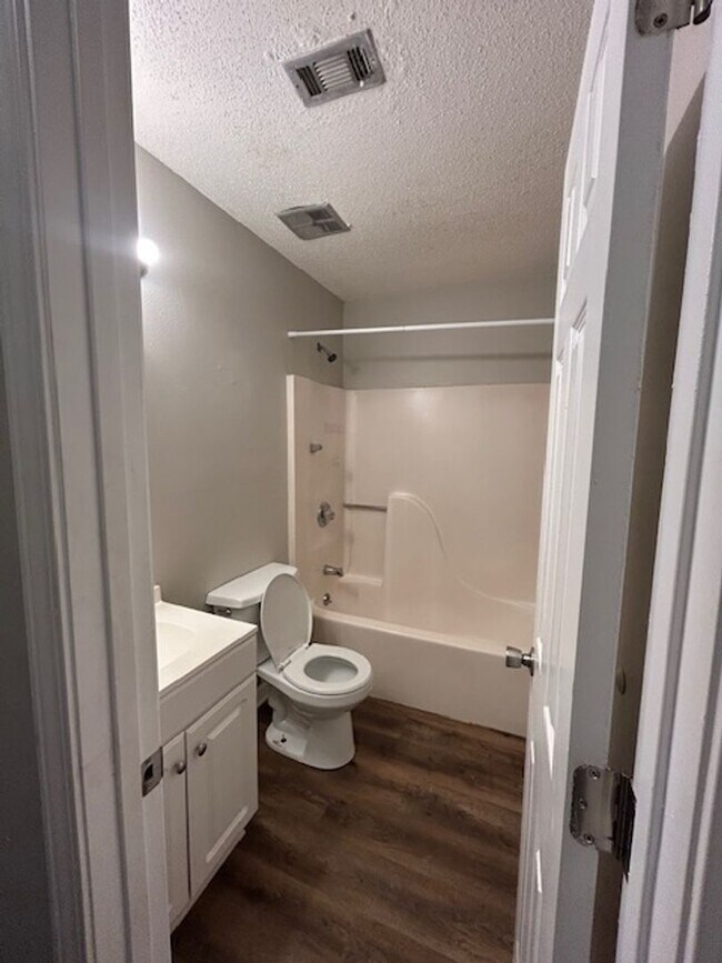 Building Photo - Landview Drive ABCD