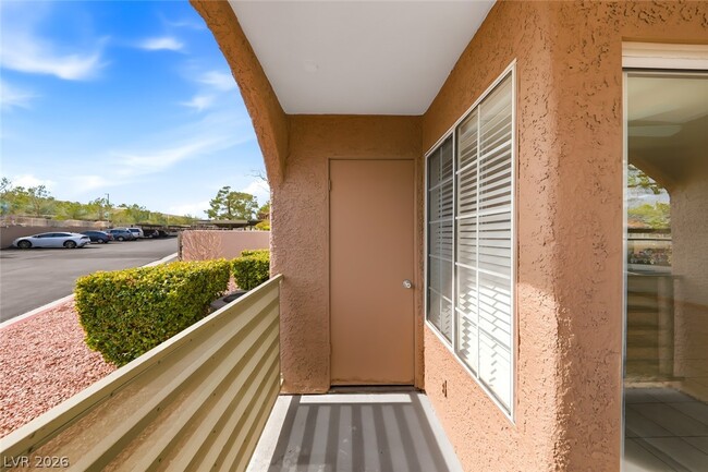 Building Photo - 2101 Blue Breeze Dr