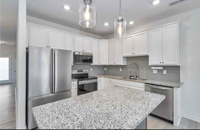 Building Photo - 1420 Waltham Ln