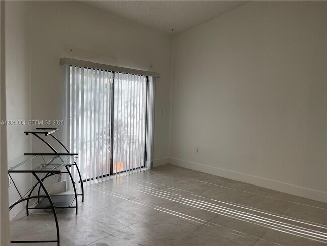 Building Photo - 2513 San Remo Cir