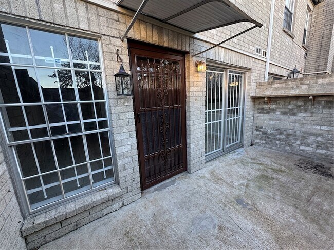 Building Photo - 7400 Bellerive Dr