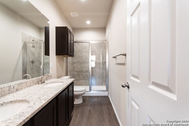 Building Photo - Luxury Duplex in Seguin! (Navarro ISD)