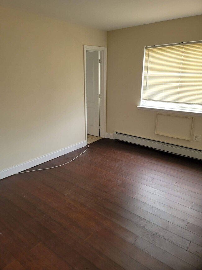 Building Photo - 661 Nasby Pl