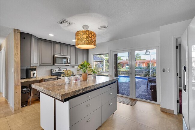 Building Photo - 1736 NW 38th St