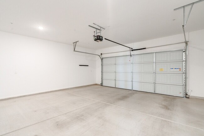 Building Photo - Amazing 2 Story with 4-Bedroom, 2.5-Bath Home in Saguaro Trails – Modern Comfort & Prime Location!