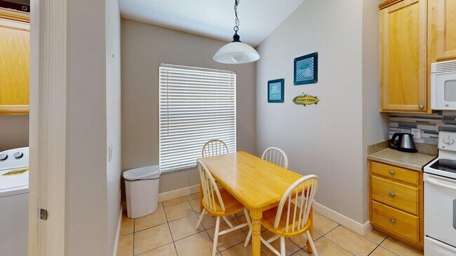 Building Photo - 4 BR 3 BA          POOL HOME    Highlands ...