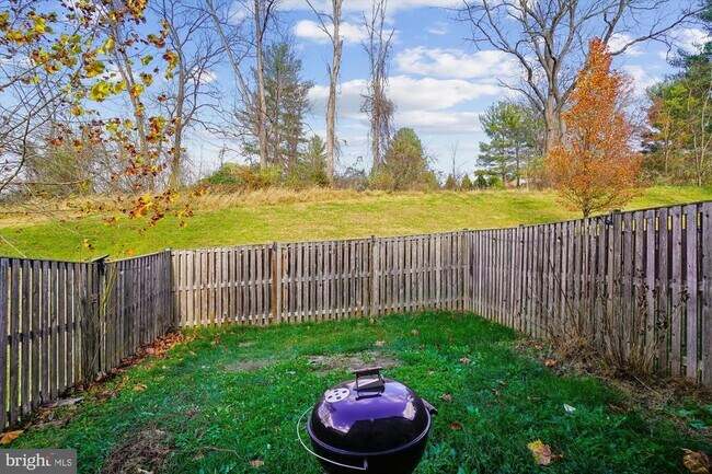 Building Photo - 6947 Country Club Terrace