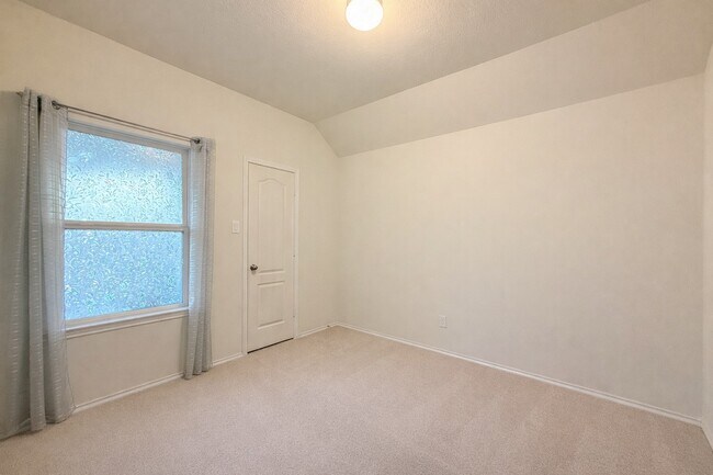 Building Photo - 15515 Islandview Ln