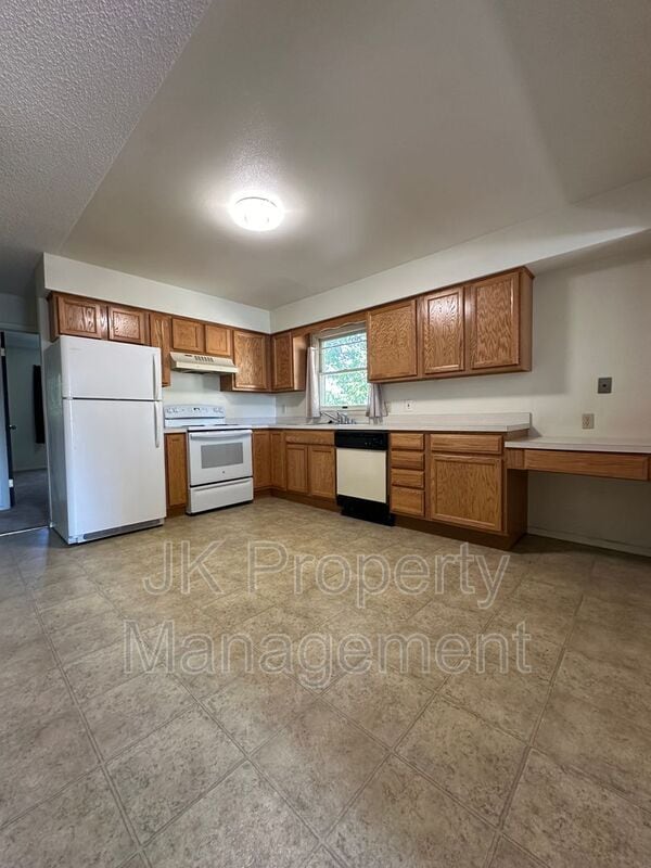 Building Photo - 1815 8th Ave N